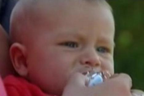 Medicii au 'îngheţat' un bebeluş pentru a-i regla bătăile inimii (VIDEO)